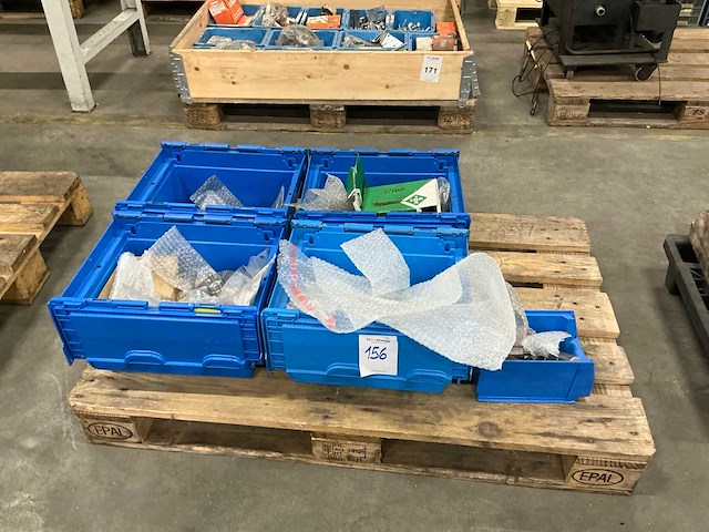 Partij machine onderdelen - afbeelding 1 van  9