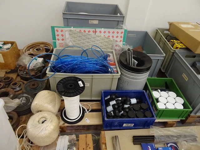 Partij machineonderdelen en diversen - afbeelding 11 van  14