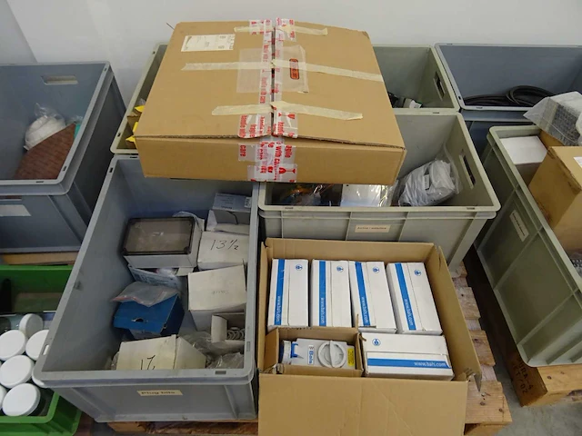 Partij machineonderdelen en diversen - afbeelding 14 van  14