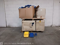 Partij magazijn bakken, geel en blauw - afbeelding 1 van  11