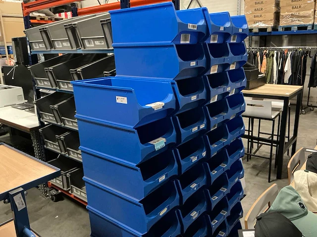 Partij magazijnbakken (38x) - afbeelding 1 van  5