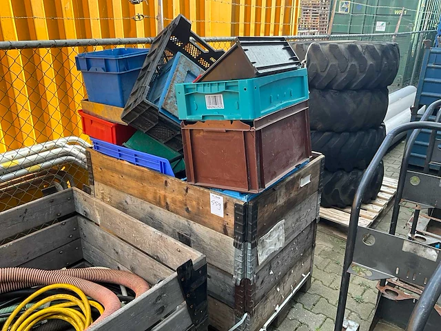 Partij magazijnbakken en kratten - afbeelding 3 van  3