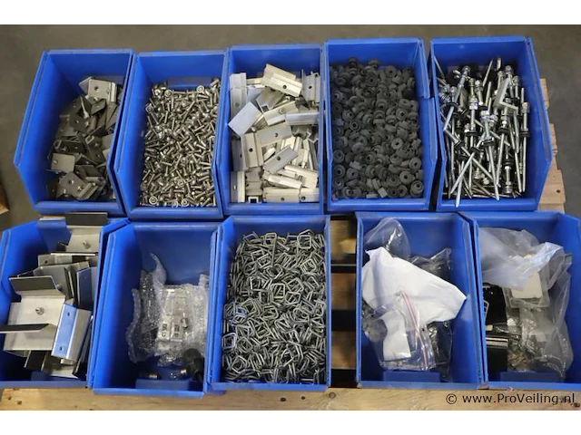 Partij magazijnbakken incl. bevestigingsmaterialen - afbeelding 1 van  7