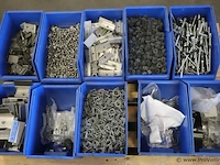 Partij magazijnbakken incl. bevestigingsmaterialen - afbeelding 1 van  7