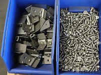 Partij magazijnbakken incl. bevestigingsmaterialen - afbeelding 2 van  7