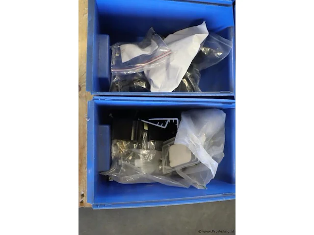 Partij magazijnbakken incl. bevestigingsmaterialen - afbeelding 5 van  7