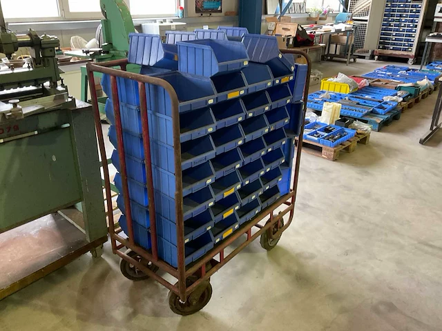 Partij magazijnbakken - afbeelding 2 van  3