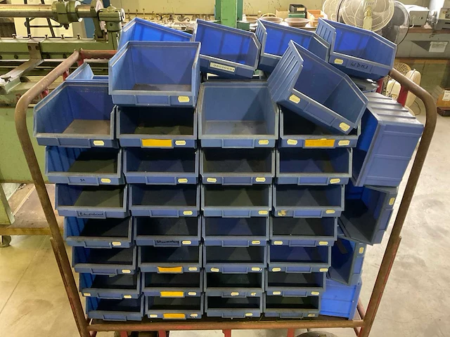 Partij magazijnbakken - afbeelding 3 van  3