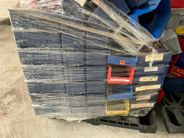 Partij magazijnbakken - afbeelding 4 van  8