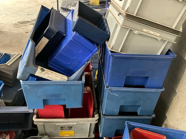 Partij magazijnbakken - afbeelding 5 van  8
