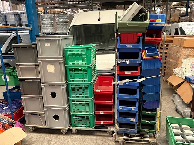 Partij magazijnbakken - afbeelding 1 van  4