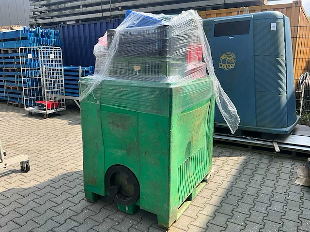 Partij magazijnbakken - afbeelding 1 van  4