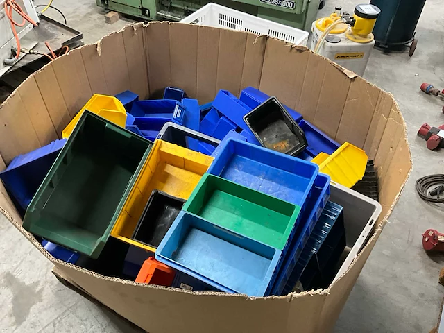 Partij magazijnbakken - afbeelding 4 van  5