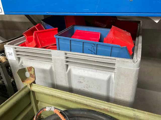 Partij magazijnbakken - afbeelding 1 van  1