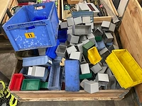 Partij magazijnbakken - afbeelding 1 van  1