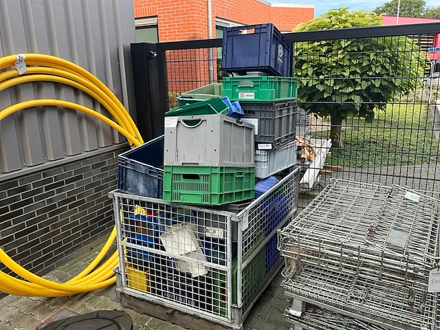 Partij magazijnbakken - afbeelding 1 van  4