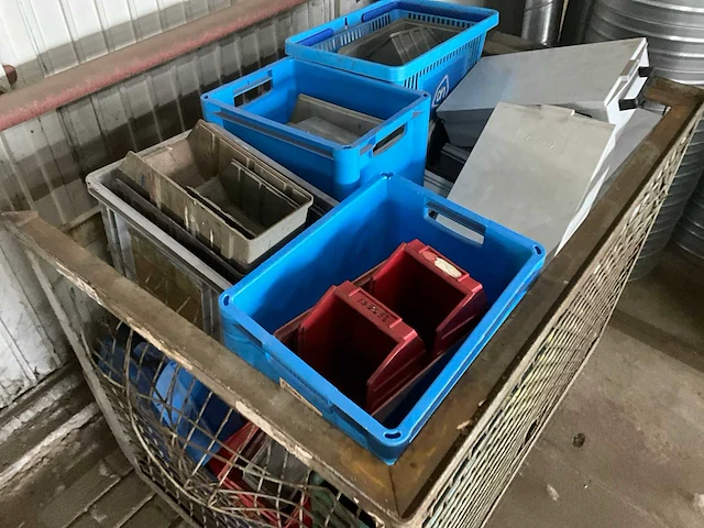 Partij magazijnbakken - afbeelding 3 van  5