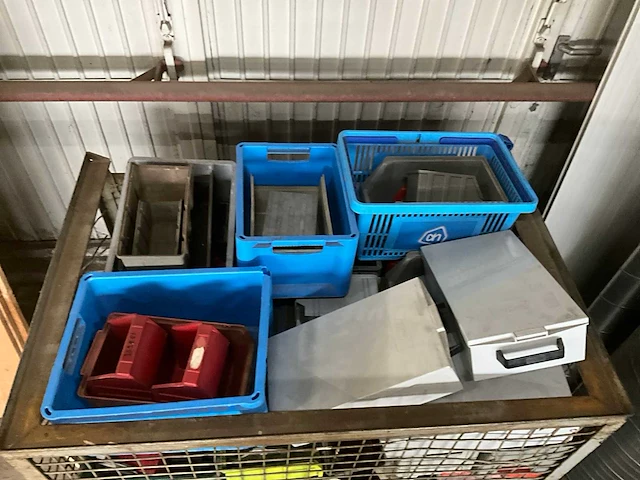 Partij magazijnbakken - afbeelding 5 van  5
