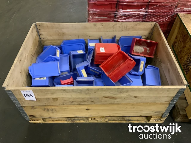 Partij magazijnbakken - afbeelding 1 van  4
