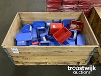 Partij magazijnbakken