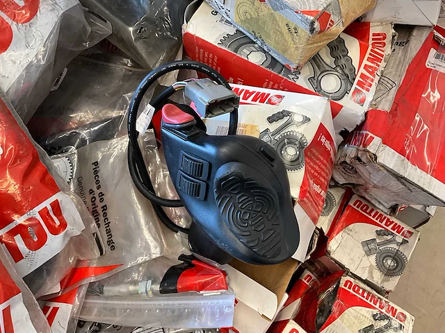 Partij manitou verreiker en heftruck onderdelen - afbeelding 18 van  25