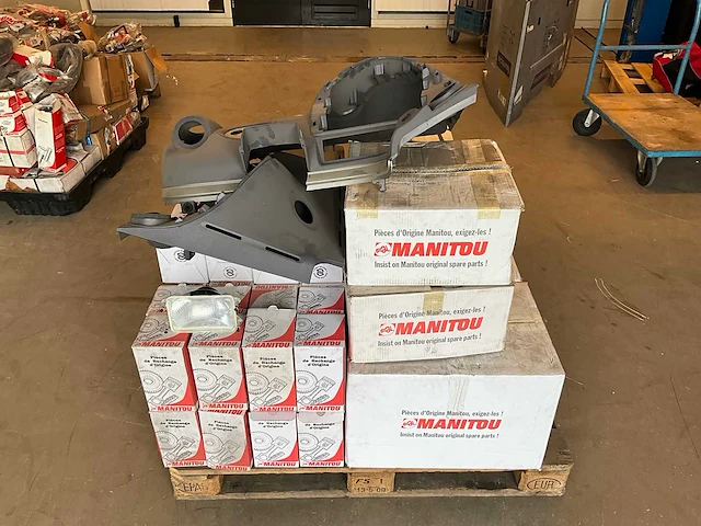 Partij manitou verreiker en heftruck onderdelen - afbeelding 22 van  25