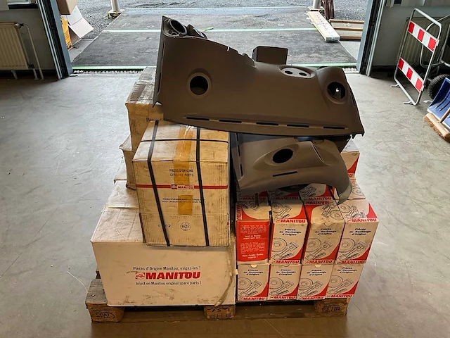 Partij manitou verreiker en heftruck onderdelen - afbeelding 23 van  25