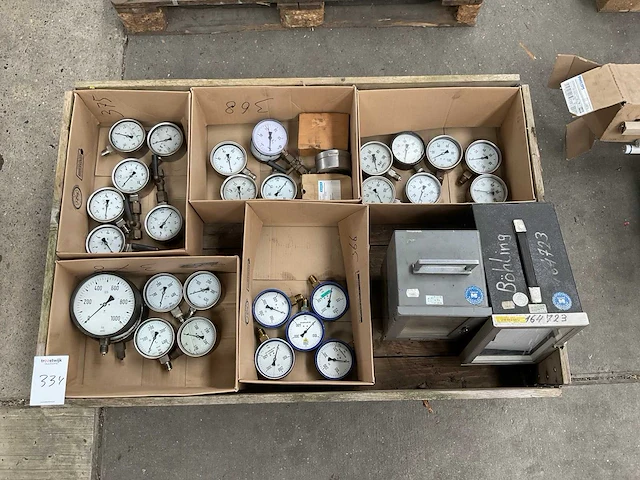 Partij manometers en zelfschrijvende manometers - afbeelding 1 van  7