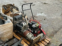 Partij materiaal en onderdelen volvo ec18 minikraan en diverse defecte motoren - afbeelding 2 van  32