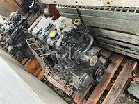 Partij materiaal en onderdelen volvo ec18 minikraan en diverse defecte motoren - afbeelding 30 van  32