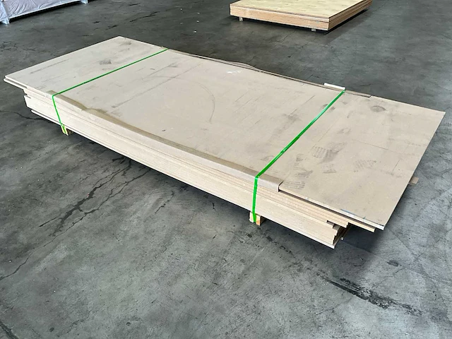 Partij mdf platen ca. 2,10318 m² - afbeelding 1 van  9