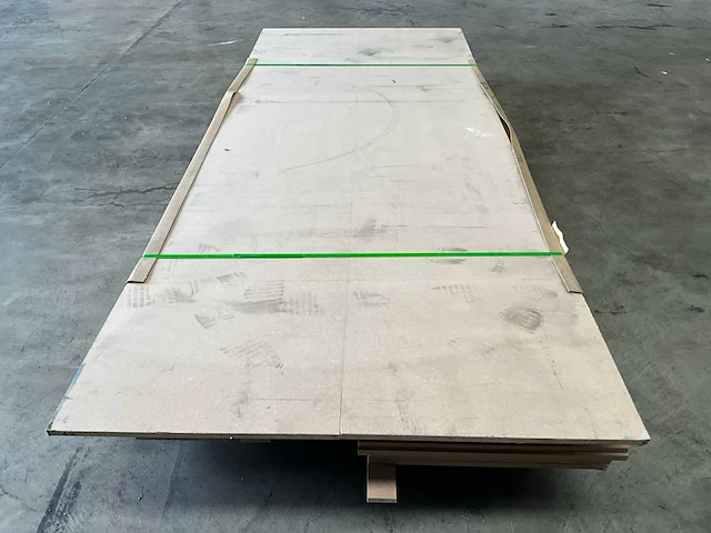 Partij mdf platen ca. 2,10318 m² - afbeelding 2 van  9