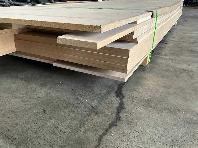 Partij mdf platen ca. 2,10318 m² - afbeelding 5 van  9