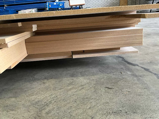 Partij mdf platen ca. 2,10318 m² - afbeelding 7 van  9