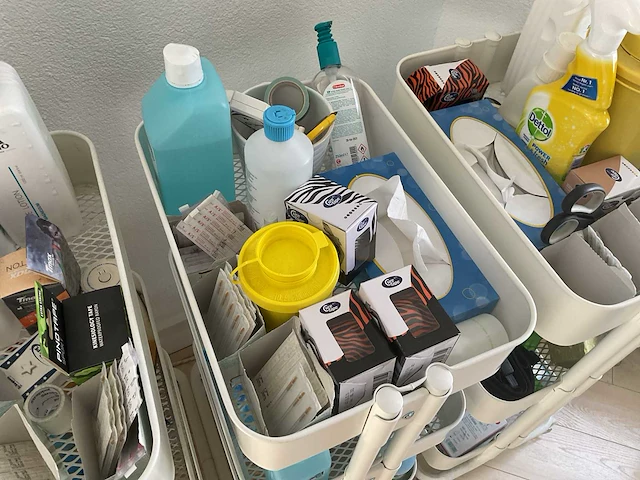 Partij medische benodigdheden - afbeelding 2 van  40