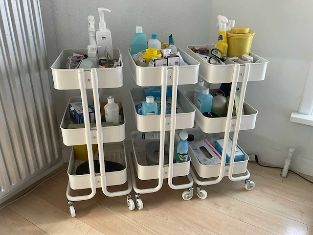 Partij medische benodigdheden - afbeelding 1 van  40