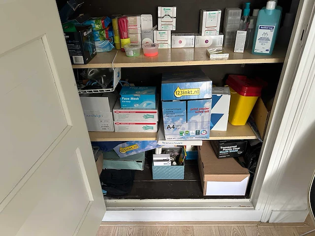 Partij medische benodigdheden - afbeelding 29 van  40