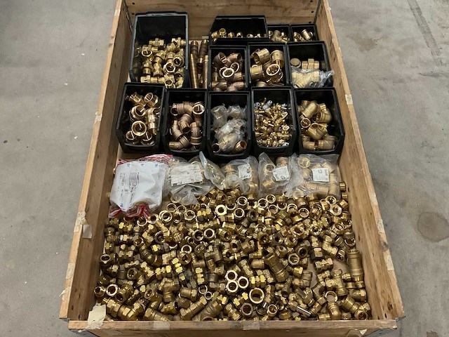 Partij messing fittingen - afbeelding 1 van  3