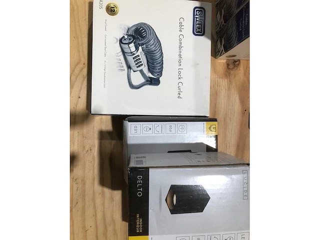 Partij met diverse goederen allerlei. - afbeelding 19 van  26