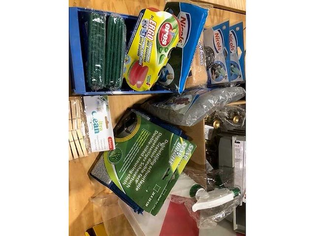 Partij met diverse goederen allerlei. - afbeelding 24 van  26