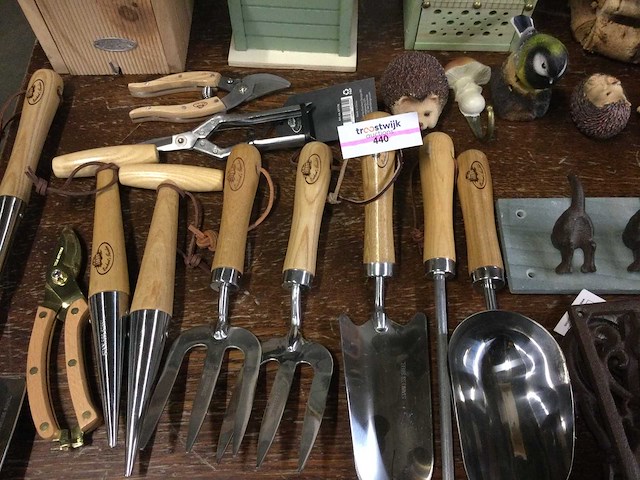 Partij met huishoudelijke- tuinartikelen - afbeelding 1 van  6