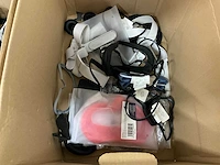 Partij meta quest vr-headsets met accessoires en oplaadstations - afbeelding 2 van  11