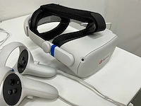 Partij meta quest vr-headsets met accessoires en oplaadstations - afbeelding 4 van  11