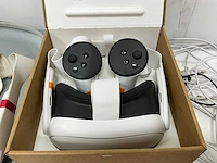 Partij meta quest vr-headsets met accessoires en oplaadstations - afbeelding 6 van  11