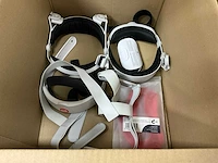 Partij meta quest vr-headsets met accessoires en oplaadstations - afbeelding 11 van  11