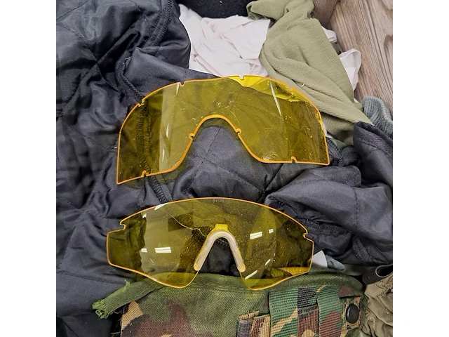Partij militaire kleding en uitrusting nederlands leger, o.a. kpu /kl/ woodland - afbeelding 5 van  19