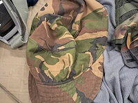 Partij militaire kleding en uitrusting nederlands leger, o.a. kpu /kl/ woodland - afbeelding 8 van  19