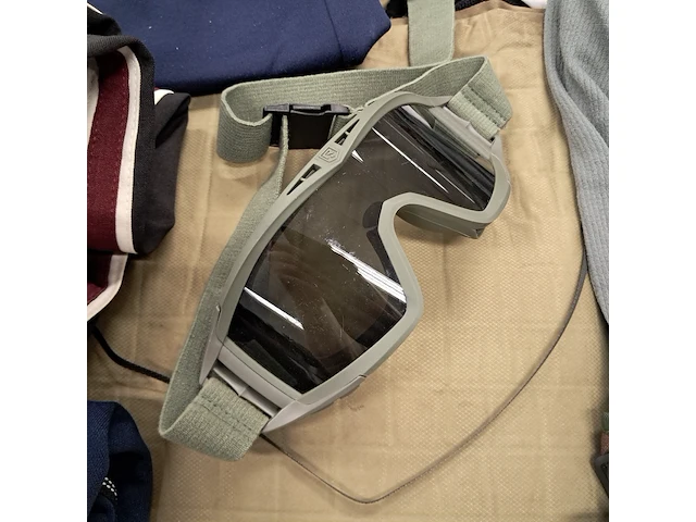 Partij militaire kleding en uitrusting nederlands leger, o.a. kpu /kl/ woodland - afbeelding 9 van  19