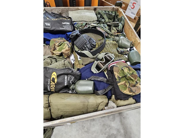 Partij militaire kleding en uitrusting nederlands leger, o.a. kpu /kl/ woodland - afbeelding 13 van  19