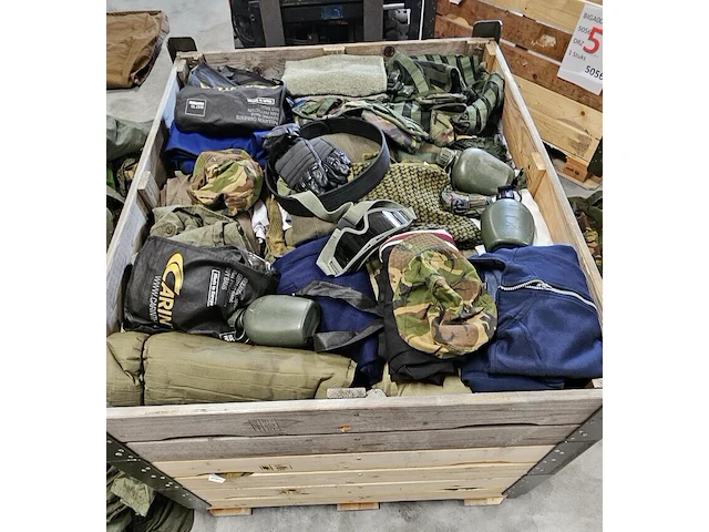 Partij militaire kleding en uitrusting nederlands leger, o.a. kpu /kl/ woodland - afbeelding 14 van  19